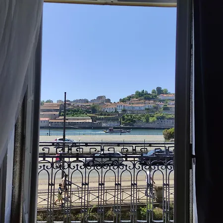 Tile House Apartment *